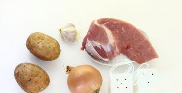 鍋でジャガイモと一緒にローストポーク - 自宅で調理する方法の写真付きのステップバイステップのレシピ 鍋でジャガイモと柔らかい豚肉